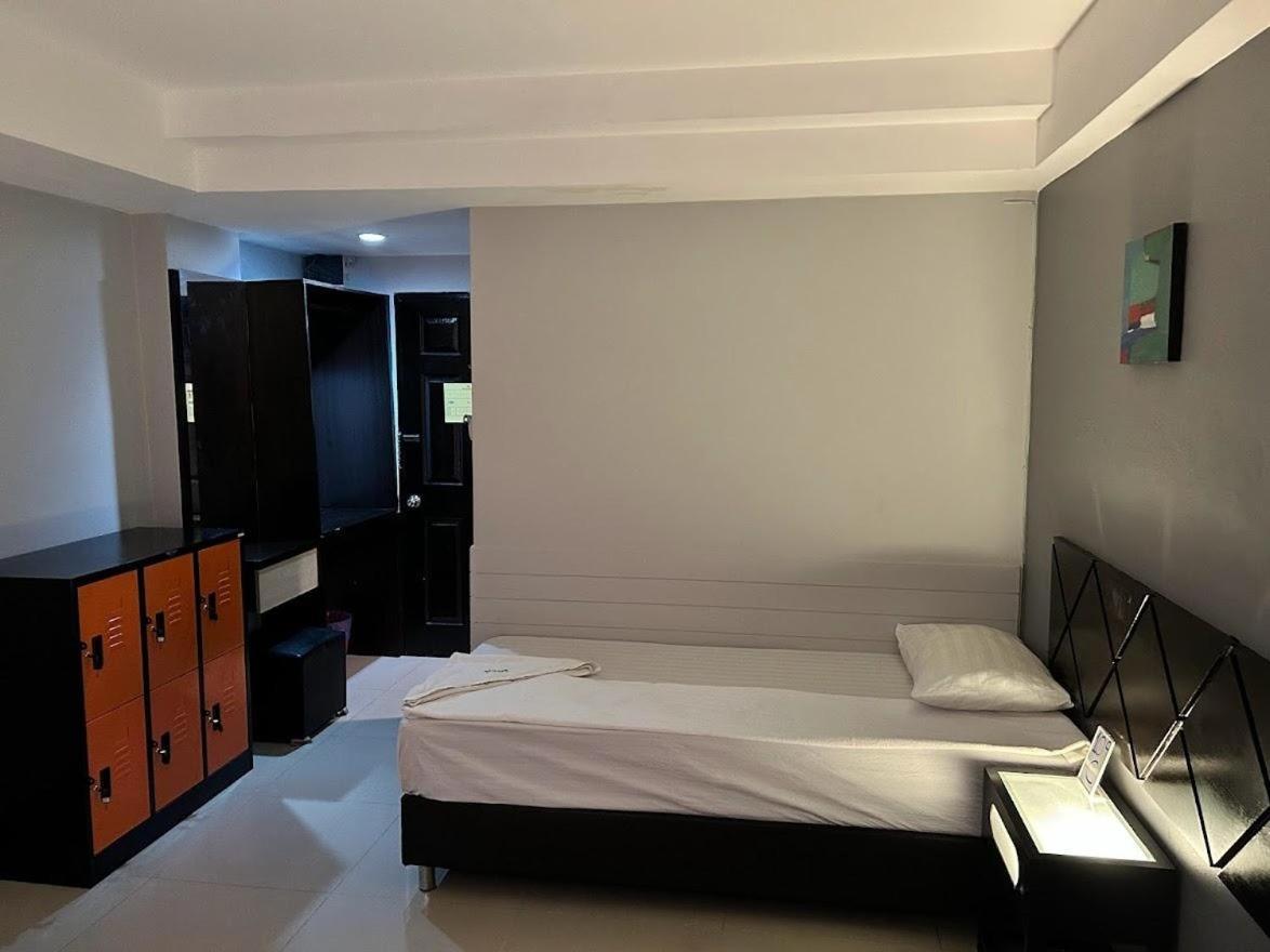 Nest Boutique Resort Bangkok Exteriör bild