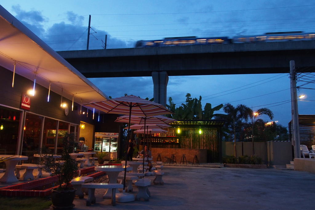 Nest Boutique Resort Bangkok Exteriör bild