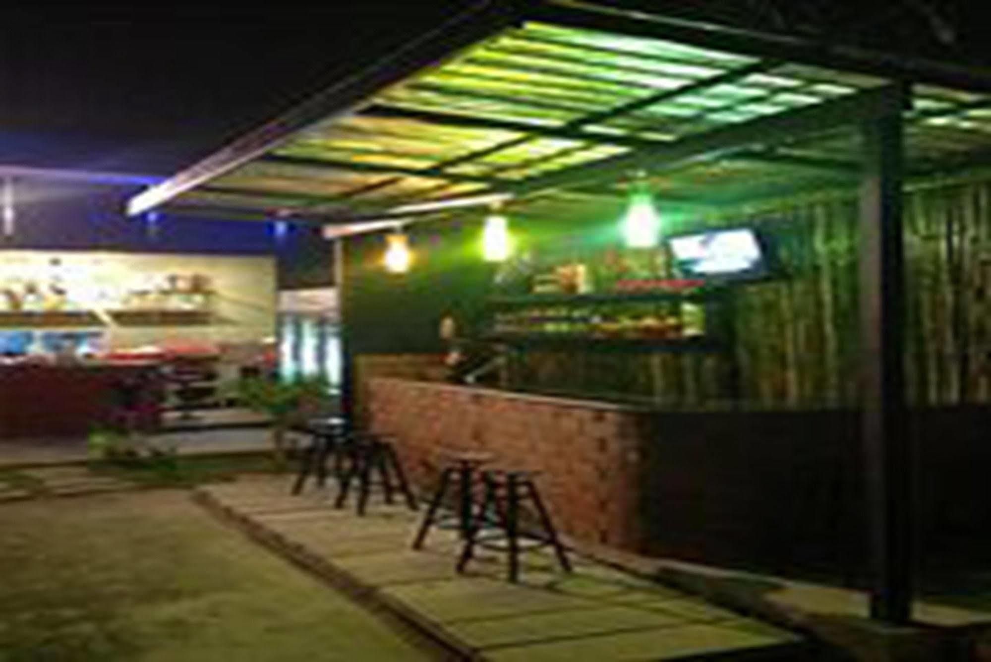 Nest Boutique Resort Bangkok Exteriör bild